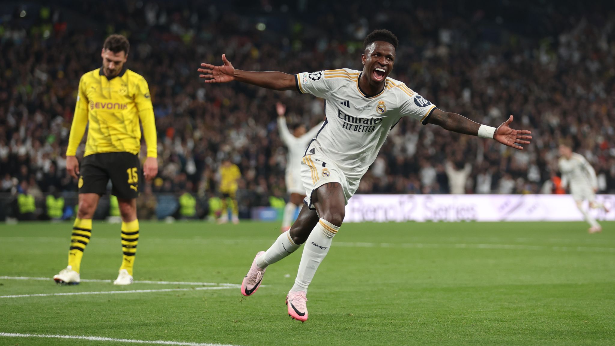 Ở Champions League 2023/24, Vinicius đã đóng góp 15 bàn thắng, trong đó có bàn thắng trong trận chung kết với Dortmund.