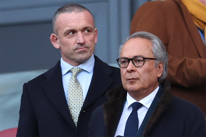 Farhad Moshiri (phải) cuối cùng cũng nhượng lại Everton